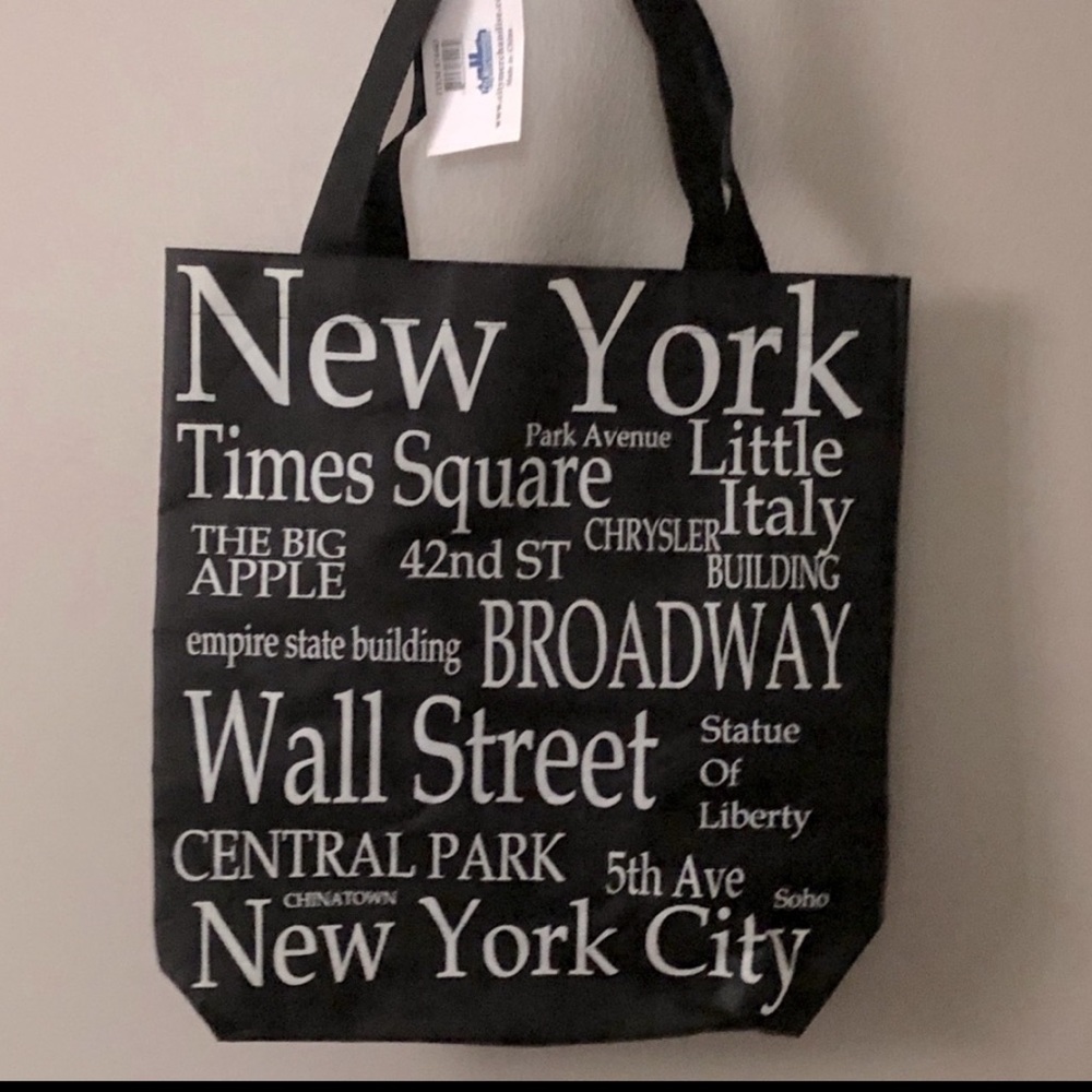 🟦 1/2 Off 
New York Set Bag umbrella 1 tote bag and  1 umbrella  NWT